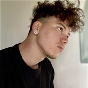 Imparto clases prácticas donde enseño aerografía, dibujo tradicional, diseño de personajes y concept art